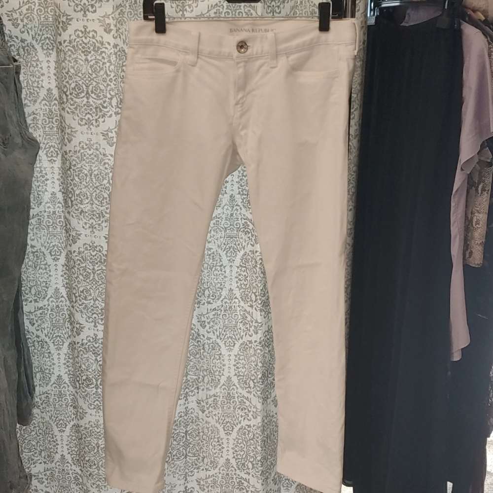 GUC Banana Republic Women's Size 27 (4) White Denim Slim Boyfriend Crop Pants